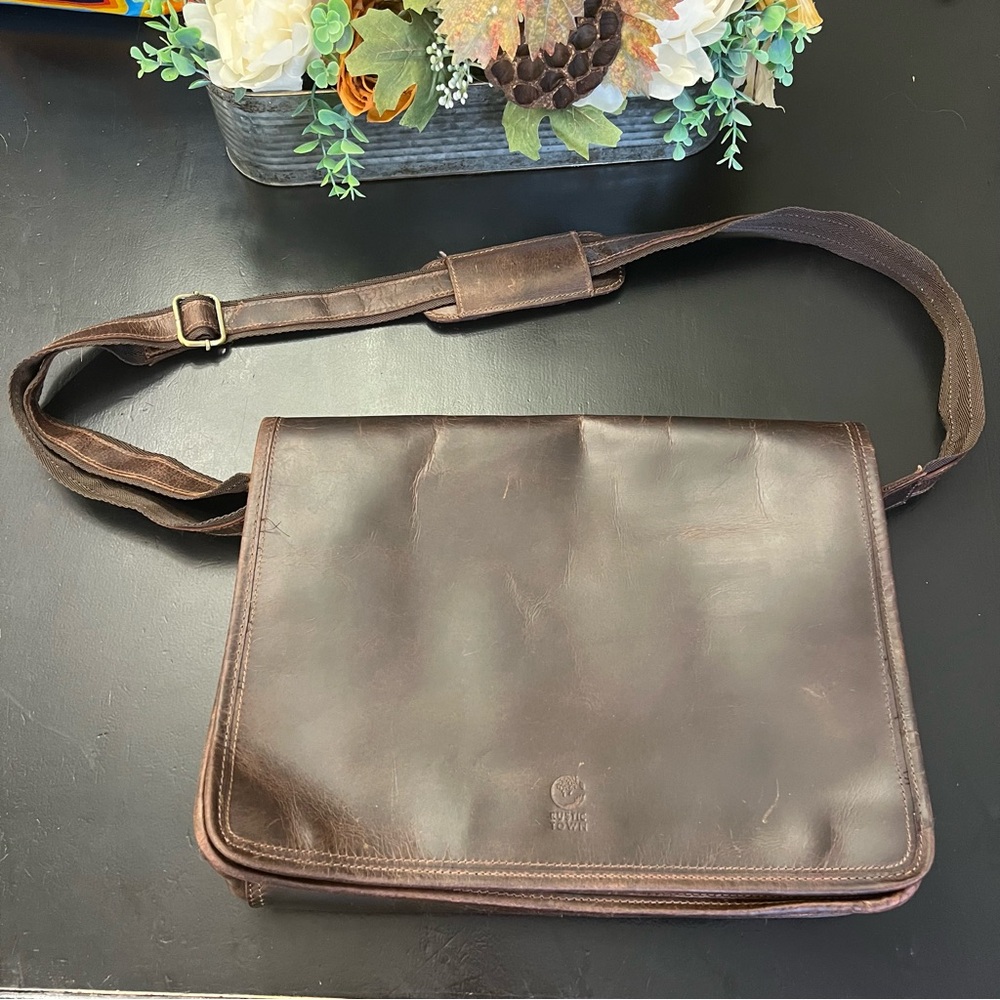 RUSTIC TOWN Brown LEATHER MESSENGER BAG Briefcase Computer LAPTOP BAG